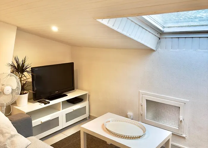 Studio Lumineux & Spacieux, Tout Neuf, Grand Lit